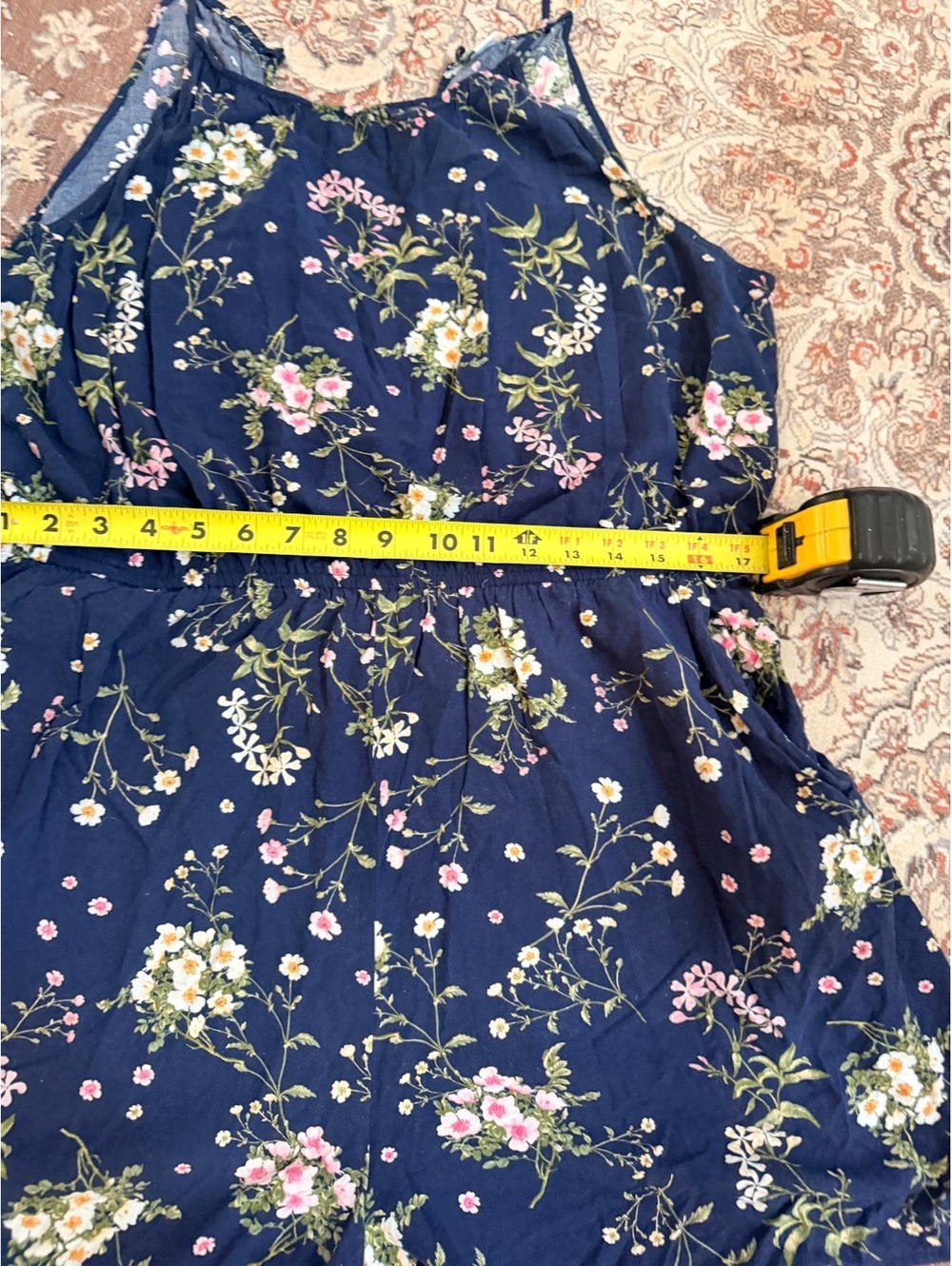 Women’s old navy romper - Picture 2 of 4